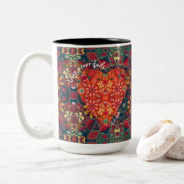 Caneca De Café Em Dois Tons "O amor nunca falha" Coração Colorido Paisley