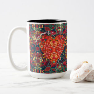 Caneca De Café Em Dois Tons "O amor nunca falha" Coração Colorido Paisley