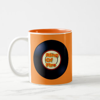 Caneca De Café Em Dois Tons O anel da canção de batida do fogo intitula Oldies