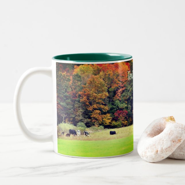 Caneca De Café Em Dois Tons O Autumn Deixa O Campo De Vaca Personalizado (Com Donut)