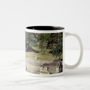 Caneca De Café Em Dois Tons O Ballcourt no quadrado principal, período