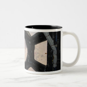 Caneca De Café Em Dois Tons O deserto de Sahara visível através das janelas