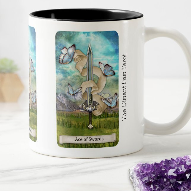 Caneca De Café Em Dois Tons O Distante Andar de Tarô Ás de Espadas (Ace of Swords from The Distant Past Tarot)