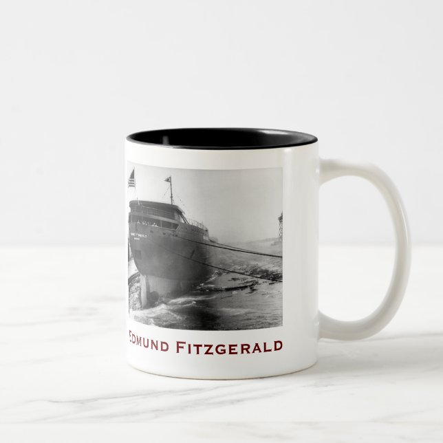 Caneca De Café Em Dois Tons O Edmund Fitzgerald com Nomes da Tripulação (Direita)