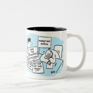 Caneca De Café Em Dois Tons O Gerenciador de Marketing está passando por uma
