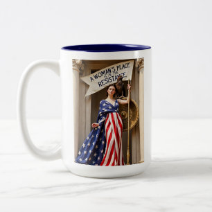 Caneca De Café Em Dois Tons O lugar de uma mulher está na resistência