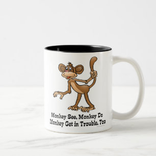 Caneca De Café Em Dois Tons O macaco vê, macaco faz, macaco obtem no problema,