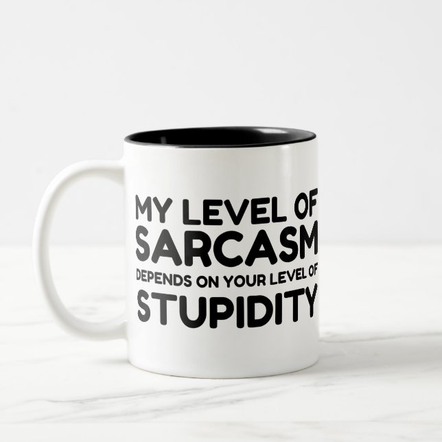 CANECA DE CAFÉ EM DOIS TONS O SARCASM DEPENDE DO ESTÚPIDO (Esquerda)