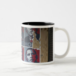 Caneca De Café Em Dois Tons Obama assina em uma janela fechada de um