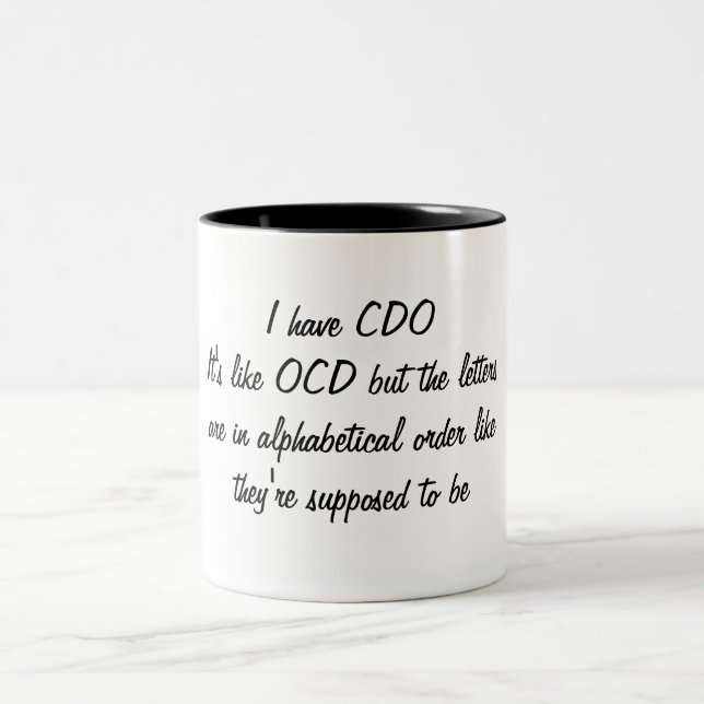 Caneca De Café Em Dois Tons OCD em ordem alfabética (Centro)