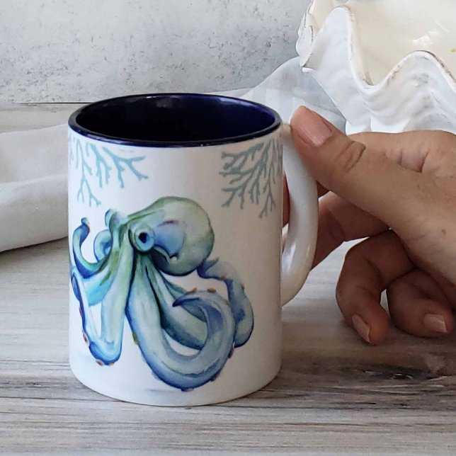 Caneca De Café Em Dois Tons Octopus Azul De Café Da Praia (Beach-themed coffee mugs ocean inspired octopus art by Victoria Grigaliunas of Do Tell A Belle)