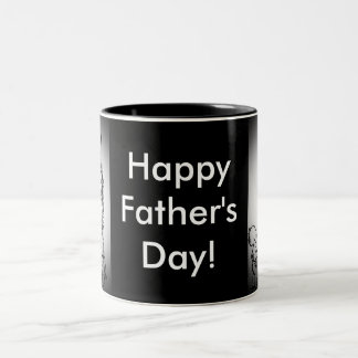 Caneca De Café Em Dois Tons Olhando no espelho