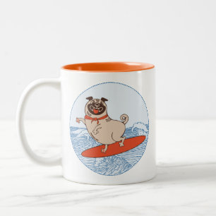 Caneca De Café Em Dois Tons Onda montando cachorro feliz no surfboard
