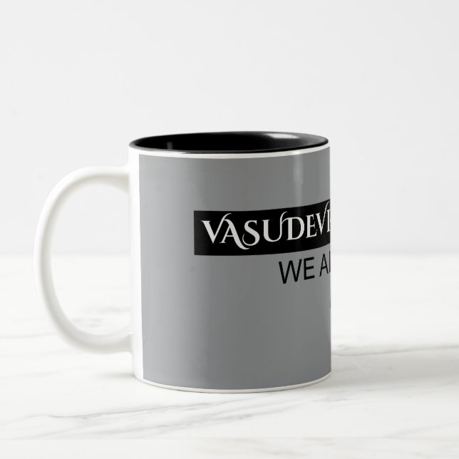 Caneca De Café Em Dois Tons "One Earth. One Spirit. One Family." (Esquerda)