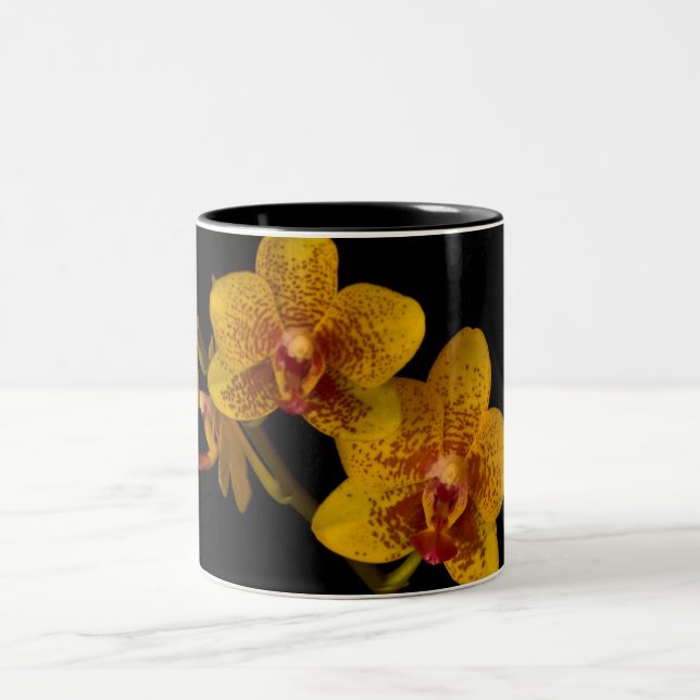 Caneca De Café Em Dois Tons Orquídeas Amarelas em Preto (Centro)