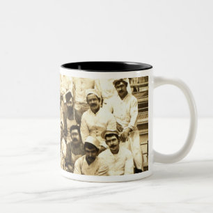 Caneca De Café Em Dois Tons Os cozinheiros do navio a bordo do R.M.S. Teutonic
