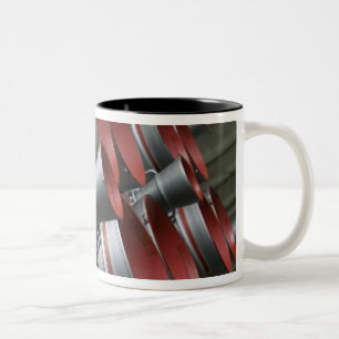 Caneca De Café Em Dois Tons Os impulsionadores da nave espacial 3 de Soyuz