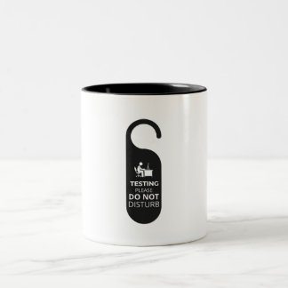 Caneca De Café Em Dois Tons Os testes não perturbam a design Mug engraçada