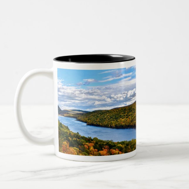 Caneca De Café Em Dois Tons "Outono no Lago das Nuvens" (Esquerda)