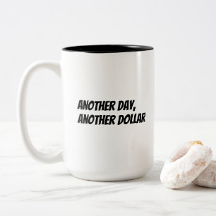 Caneca De Café Em Dois Tons 'Outro dia, outro dólar' Presente Divertido para C