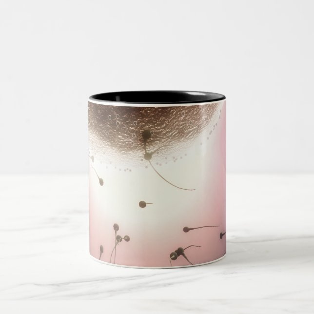 Caneca De Café Em Dois Tons Ovo que está sendo fertilizado pelo esperma (Centro)