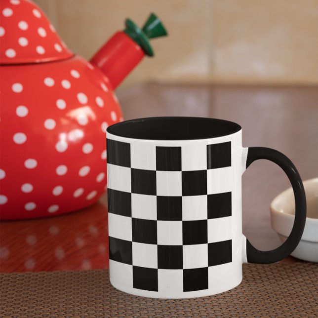 Caneca De Café Em Dois Tons Padrão de Verificação Preto e Branco (Black and White Check Pattern Two-Tone Coffee Mug)
