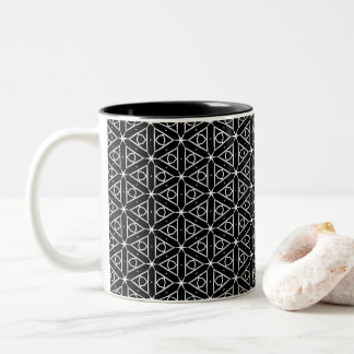 Caneca De Café Em Dois Tons Padrão Geométrico Preto Branco e Prata