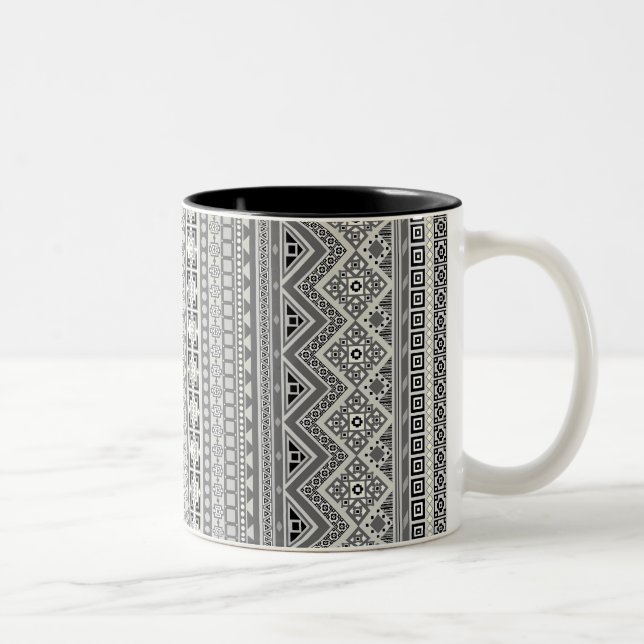 Caneca De Café Em Dois Tons Padrões aztecas cinza e branco design (Direita)