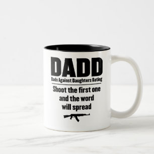 Caneca De Café Em Dois Tons pais do dadd contra datar das filhas engraçado