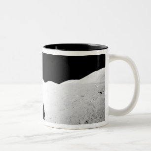 Caneca De Café Em Dois Tons Panorama montado 2 de Apollo 17