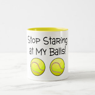 Caneca De Café Em Dois Tons Pare de olhar fixamente em minhas bolas (as bolas