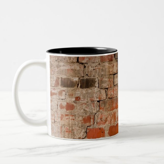 Caneca De Café Em Dois Tons Parede de tijolos rachada (Esquerda)