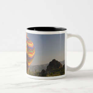 Caneca De Café Em Dois Tons Parte central do Oriente Médio da Turquia na Capad