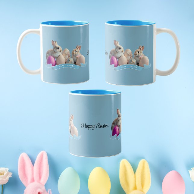 Caneca De Café Em Dois Tons Páscoa Cama Dois Coelhos e Ovos de Páscoa (Criador carregado)