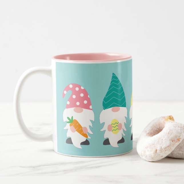 Caneca De Café Em Dois Tons Páscoa Gnomo ou presente com tema de Primavera (Com Donut)