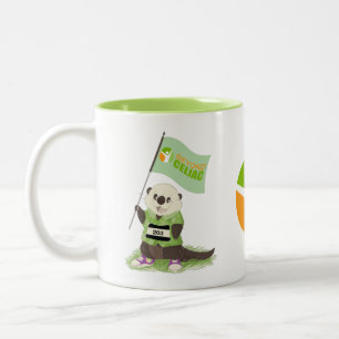 Caneca De Café Em Dois Tons Passo além do Celiac 5K - Além do Celiac Otter Mug