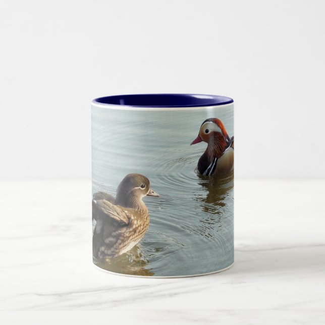 Caneca De Café Em Dois Tons Patos de mandarino de cortejo (Centro)