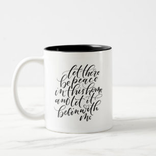 Caneca De Café Em Dois Tons Paz nesta mão Home rotulada