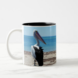 Caneca De Café Em Dois Tons Pelican Perch Em Um Rock Praia,
