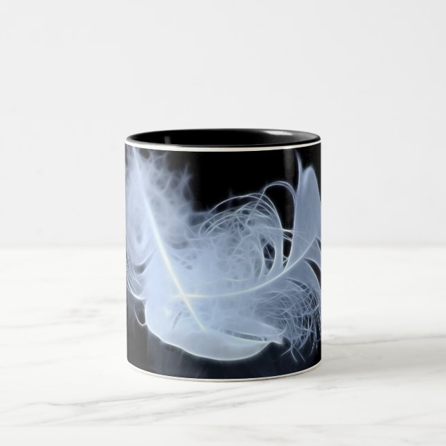 Caneca De Café Em Dois Tons Penas de chama gêmeas e reflexo (Centro)