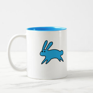 Caneca De Café Em Dois Tons Percorrendo Pequeno Coelhinho Azul  