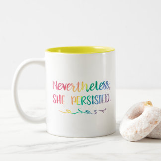 Caneca De Café Em Dois Tons Persistiu feminista da tipografia da aguarela
