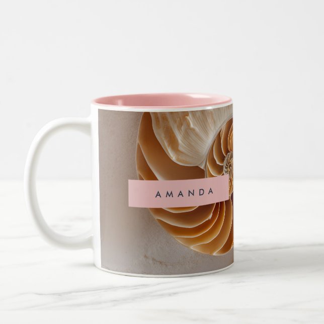Caneca De Café Em Dois Tons Personalized Elegant Seashell Spiral Coastal (Esquerda)