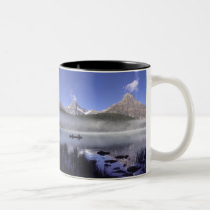 Caneca De Café Em Dois Tons Pescadores em canoa no Waterfowl Lake, Banff