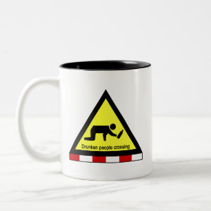 Caneca De Café Em Dois Tons Pessoas bêbadas atravessando ⚠ Sinal Tailandês ⚠