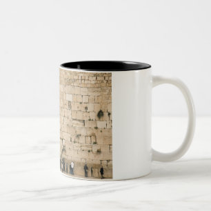 Caneca De Café Em Dois Tons Pessoas rezando no muro das lamentações