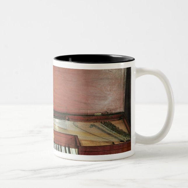 Caneca De Café Em Dois Tons Piano quadrado, 1767 (foto) (Direita)