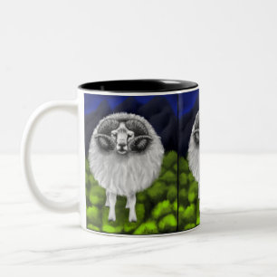 Caneca De Café Em Dois Tons Picos Majestosos: Ovelhas Islandesas Pastando