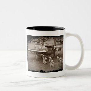Caneca De Café Em Dois Tons Pilotos de caça que treinam nos raios P-47