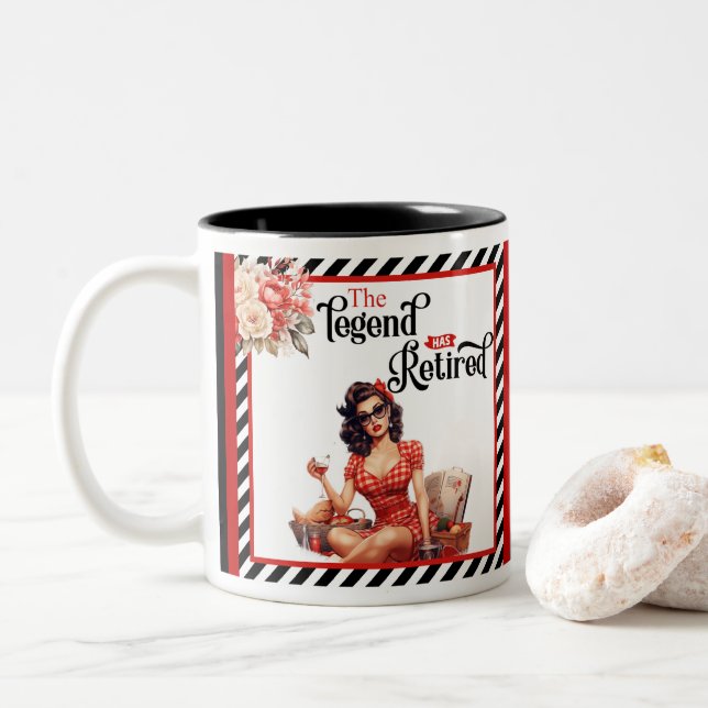 Caneca De Café Em Dois Tons Pinagem de Legenda Aposentada (Com Donut)